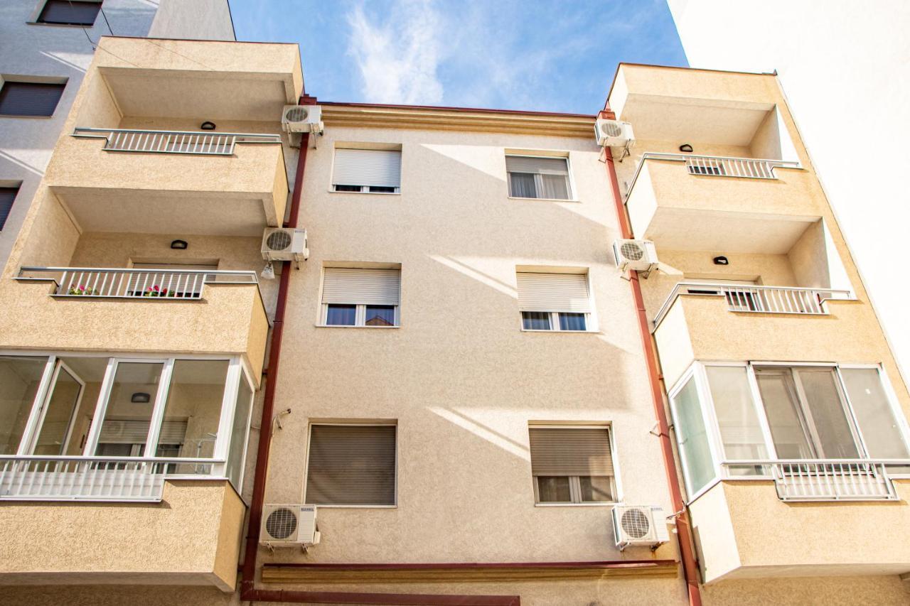 Harizma Apartmani クラグイェヴァツ エクステリア 写真