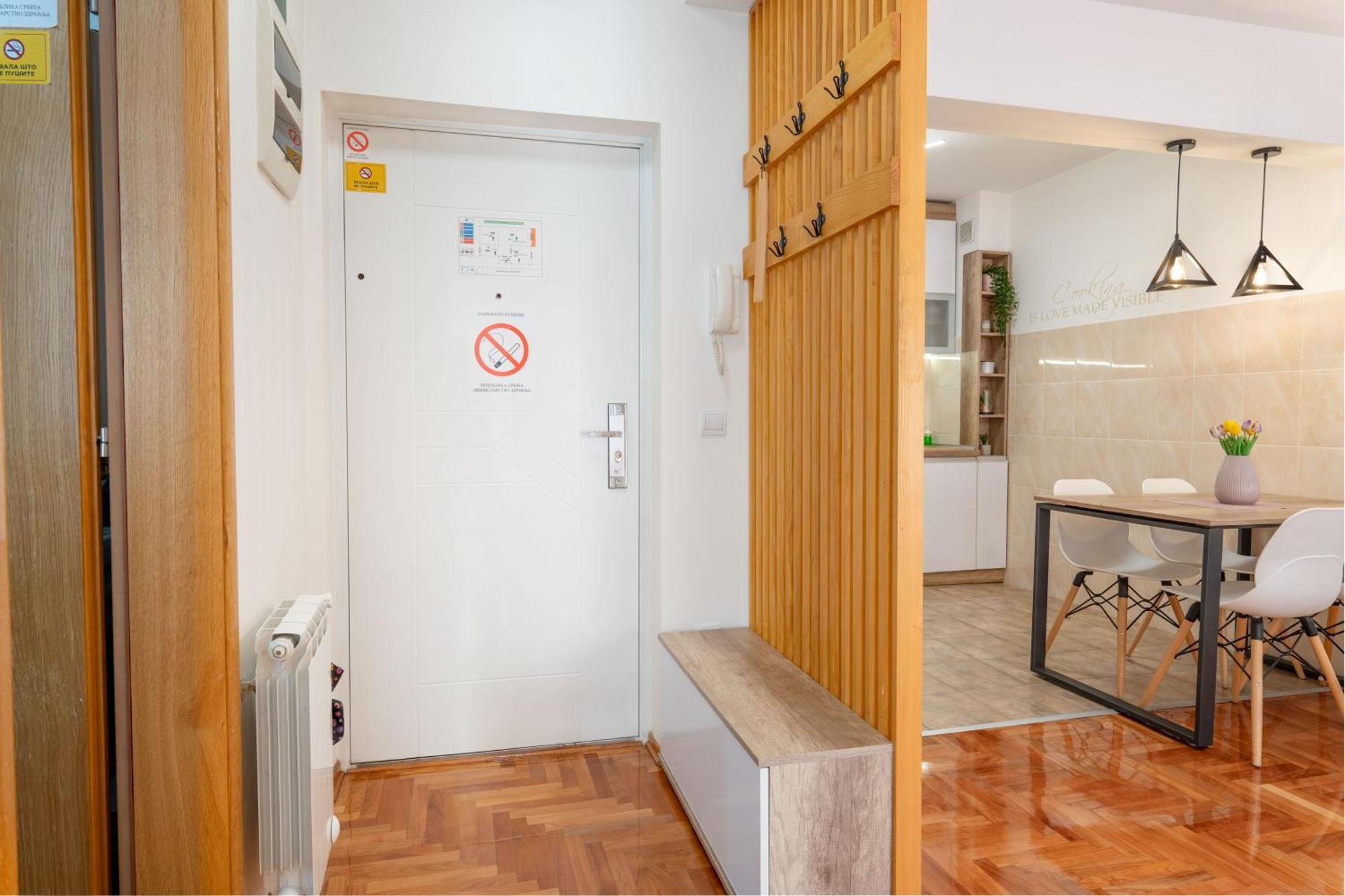 Harizma Apartmani クラグイェヴァツ エクステリア 写真